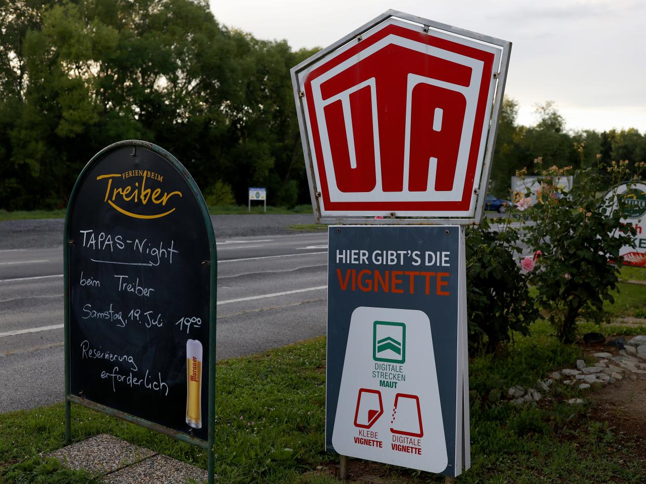 A sign with the letters UTA written on