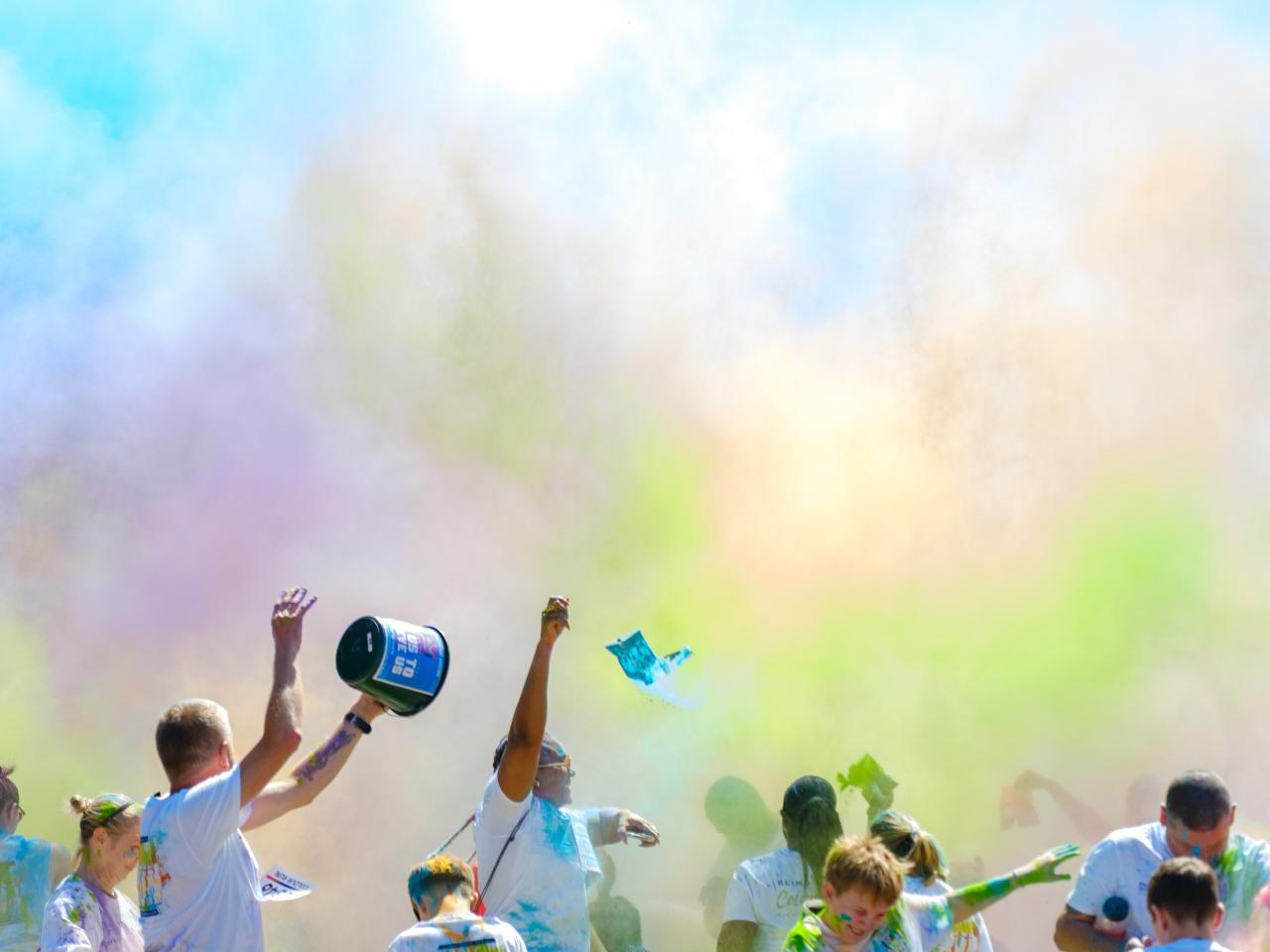 Cloud of colour after the paint throw, participants cover in paint.