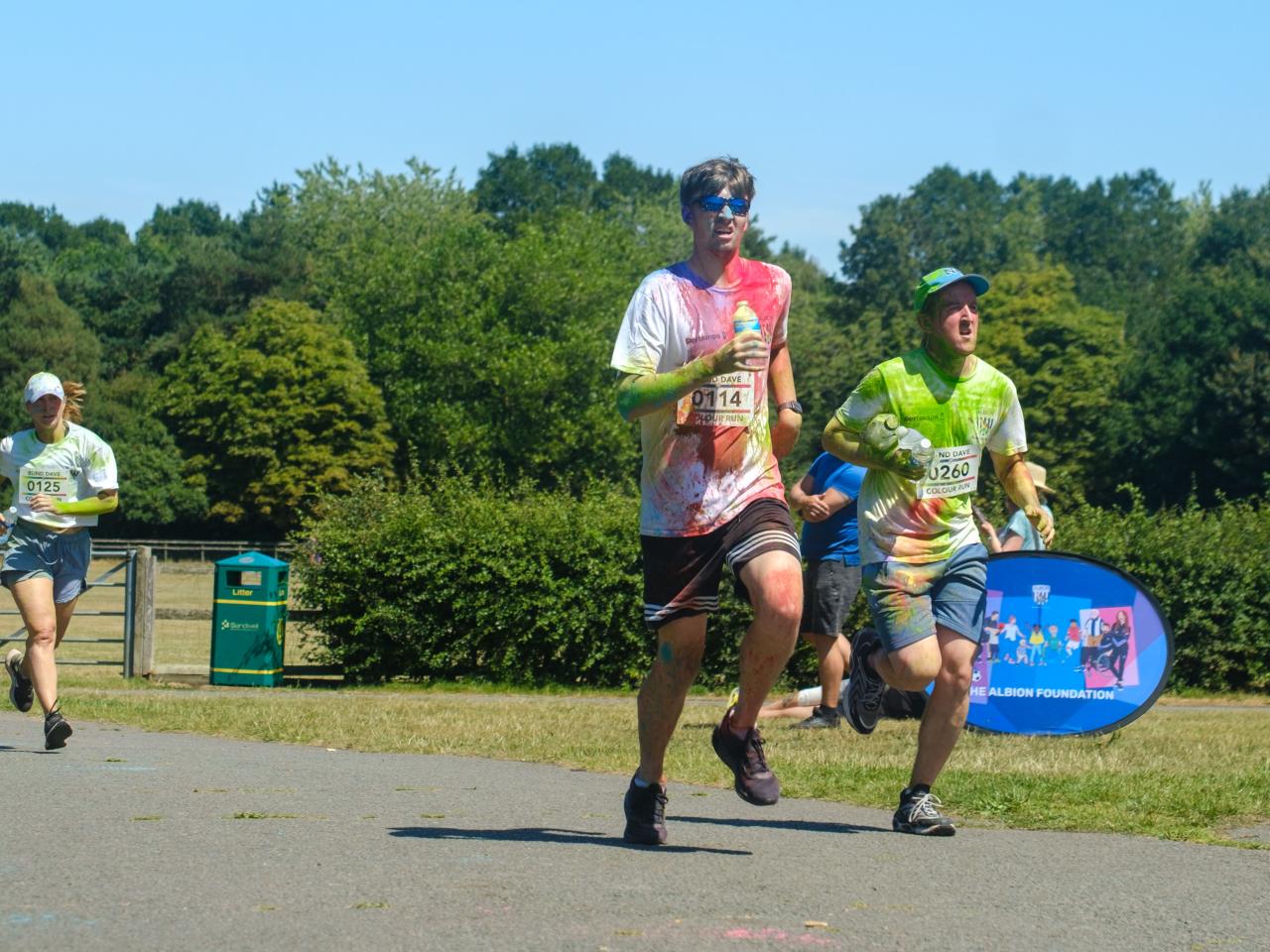 0114 & 0260 race towards the finish, with 0125 at a close distance.