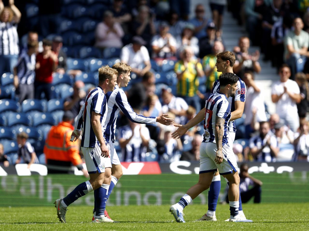 Isaac Price celebrates scoring against Rayo Vallecano with team-mates