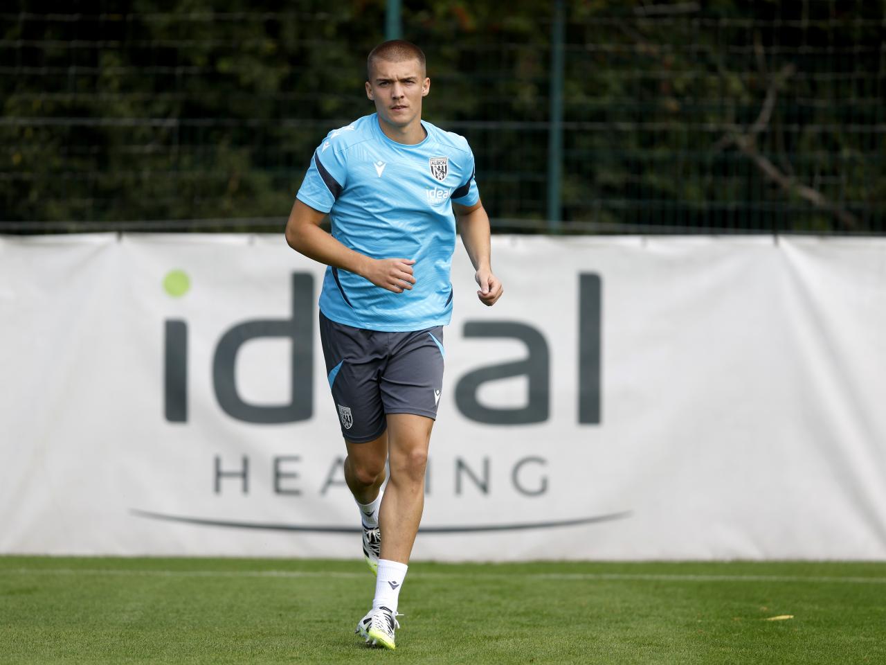 Alfie Gilchrist running in training 