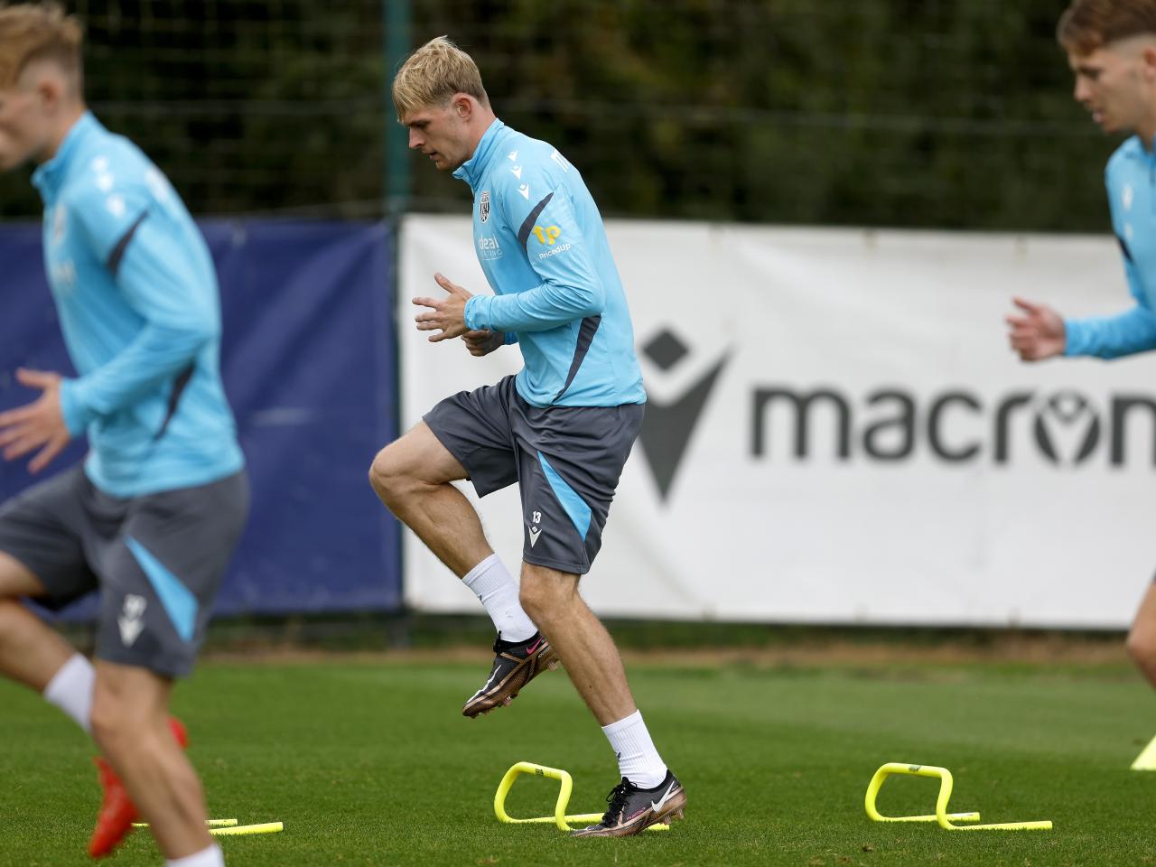 Toby Collyer warming up before training 