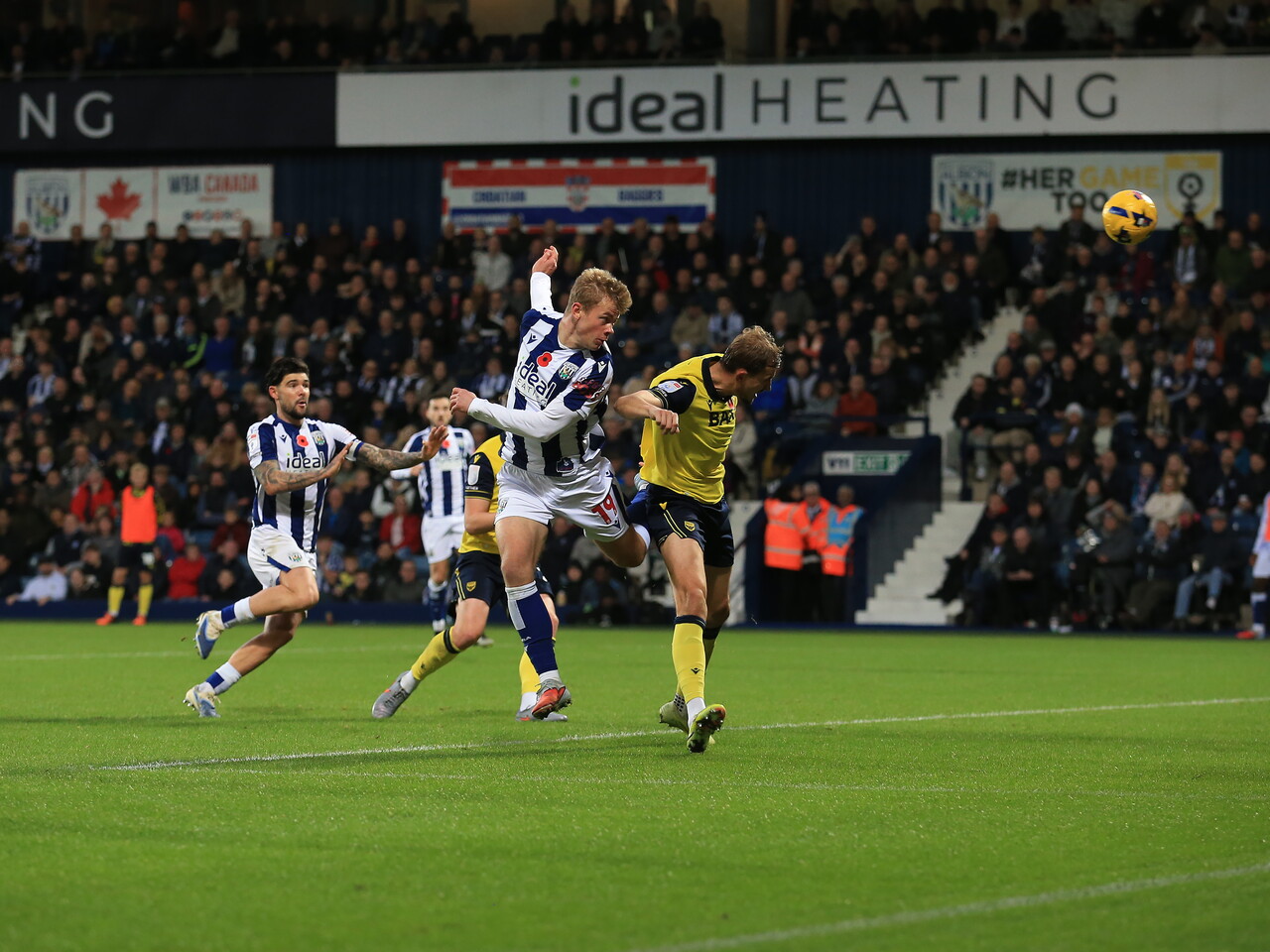 Aune Heggebø scores a header against Oxford 