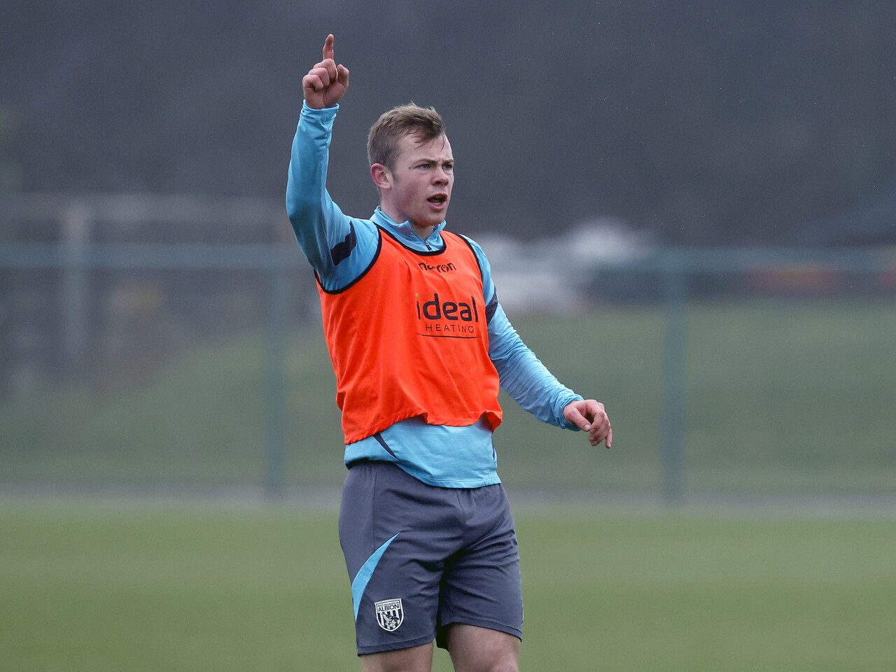 Aune Heggebø with his arm up in the air during a training session