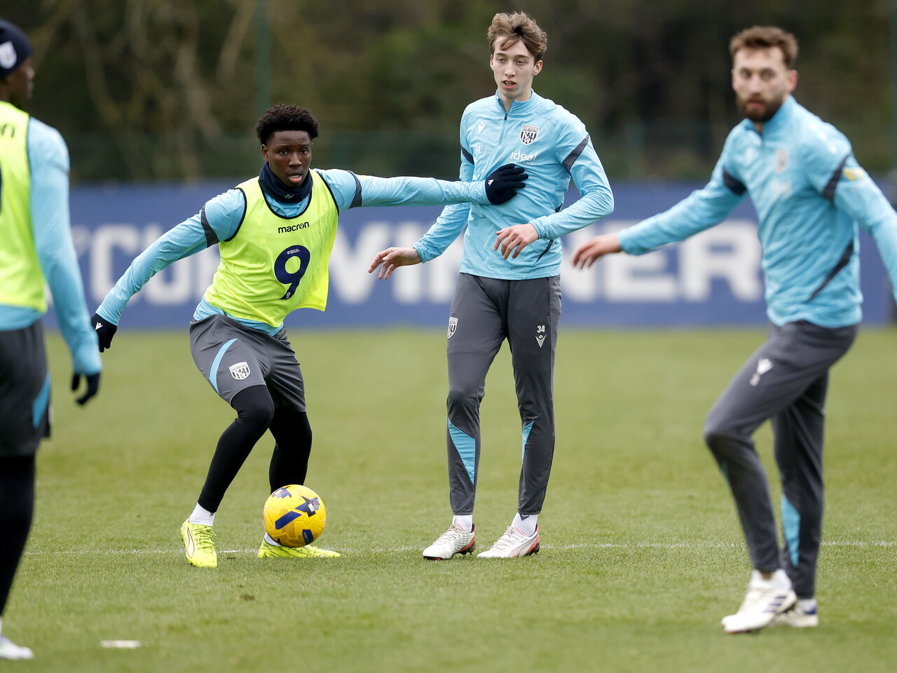 Jamaldeen Jimoh-Aloba on the ball during a training session while wearing a yellow bib
