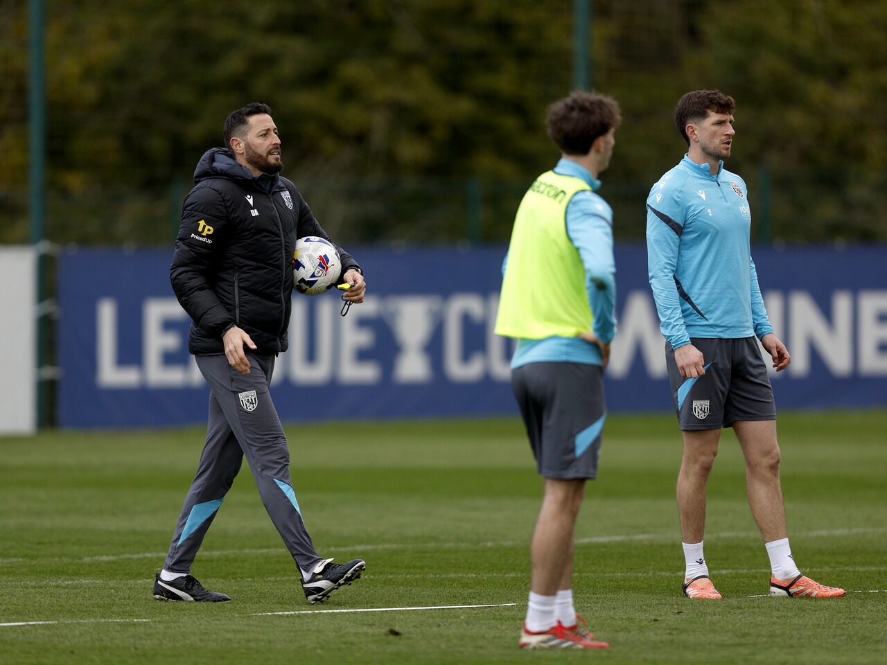 Damia Abella delivering instructions to players on the training pitch