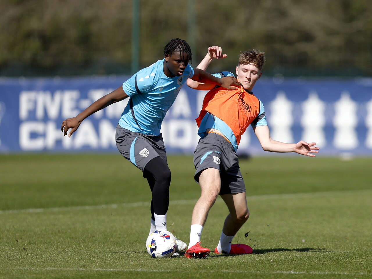 Jamal Jimoh-Aloba and Ollie Bostock fight for the ball during a training session