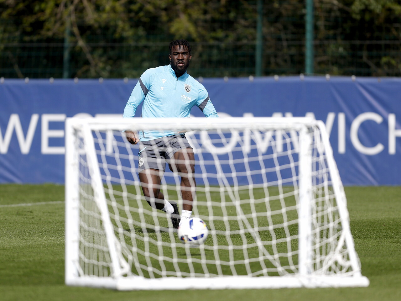 Daryl Dike shooting into a small goal during training 