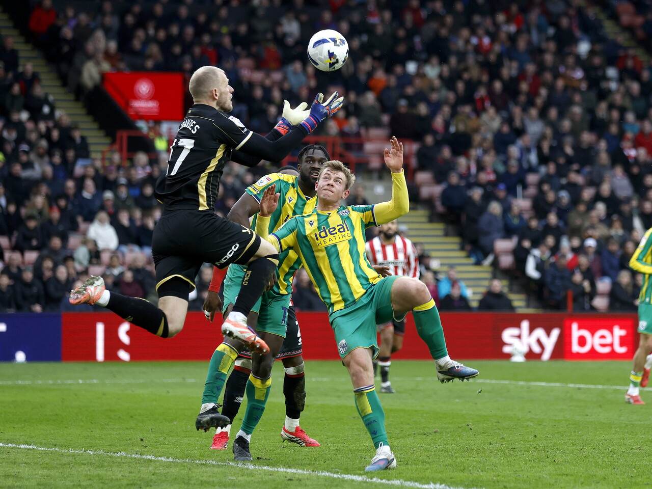 Aune Heggebø battling for a ball in the Sheffield United penalty area