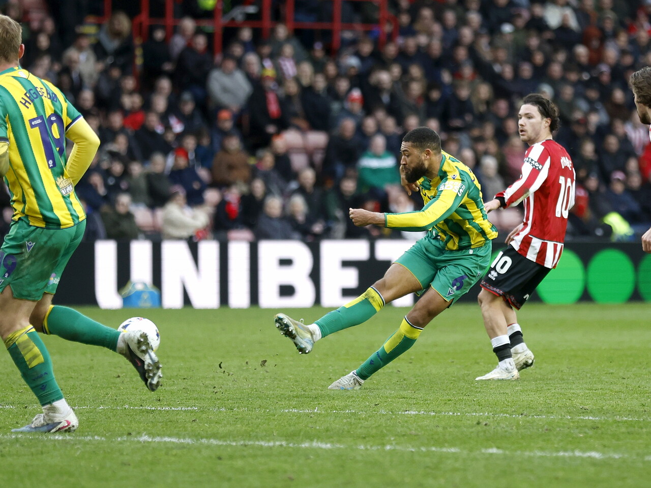George Campbell shooting and scoring against Sheffield United