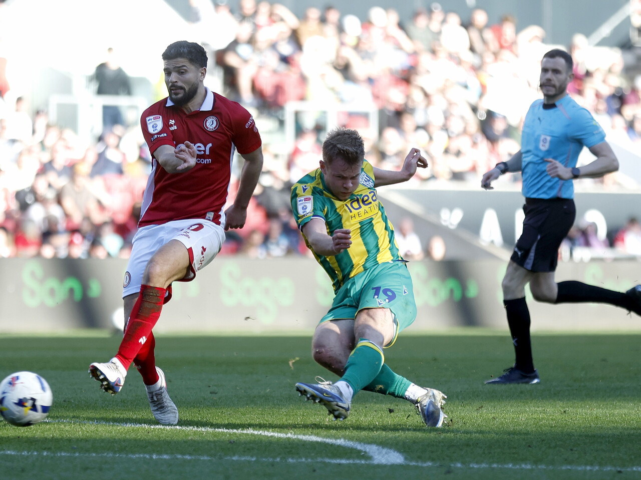 Aune Heggebo has a shot against Bristol City
