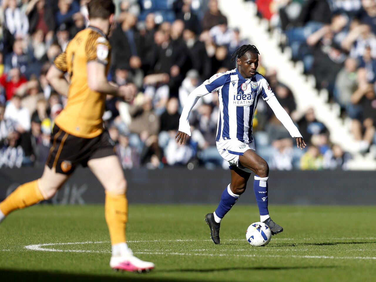 Ousmane Diakité on the ball against Hull