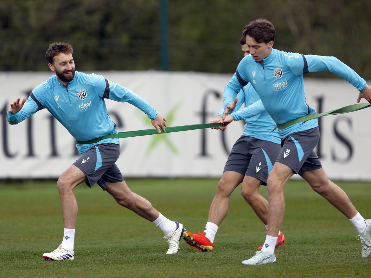 Nat Phillips and Harry Whitwell working with resistance bands during a warm up