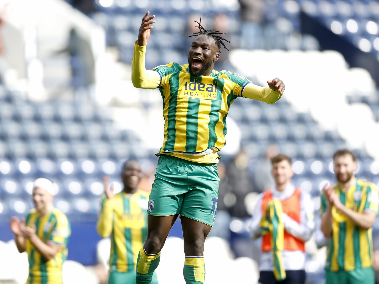 Daryl Dike celebrates at full-time