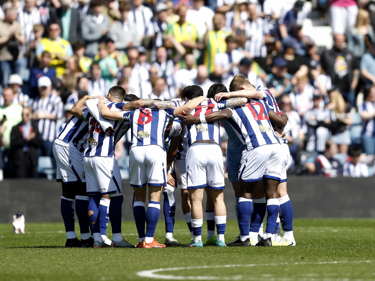 WBA in a team huddle before the game v Ipswich 
