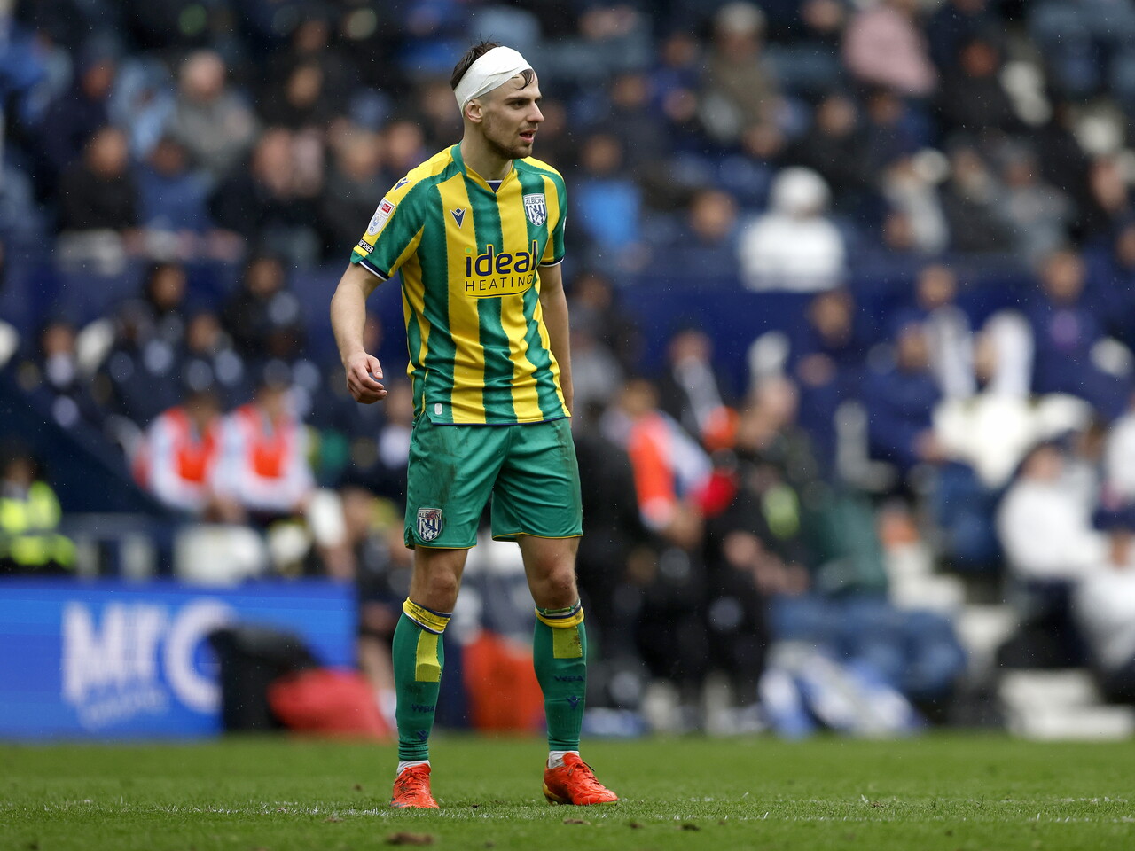 Jayson Molumby with a bandage around his head at Preston
