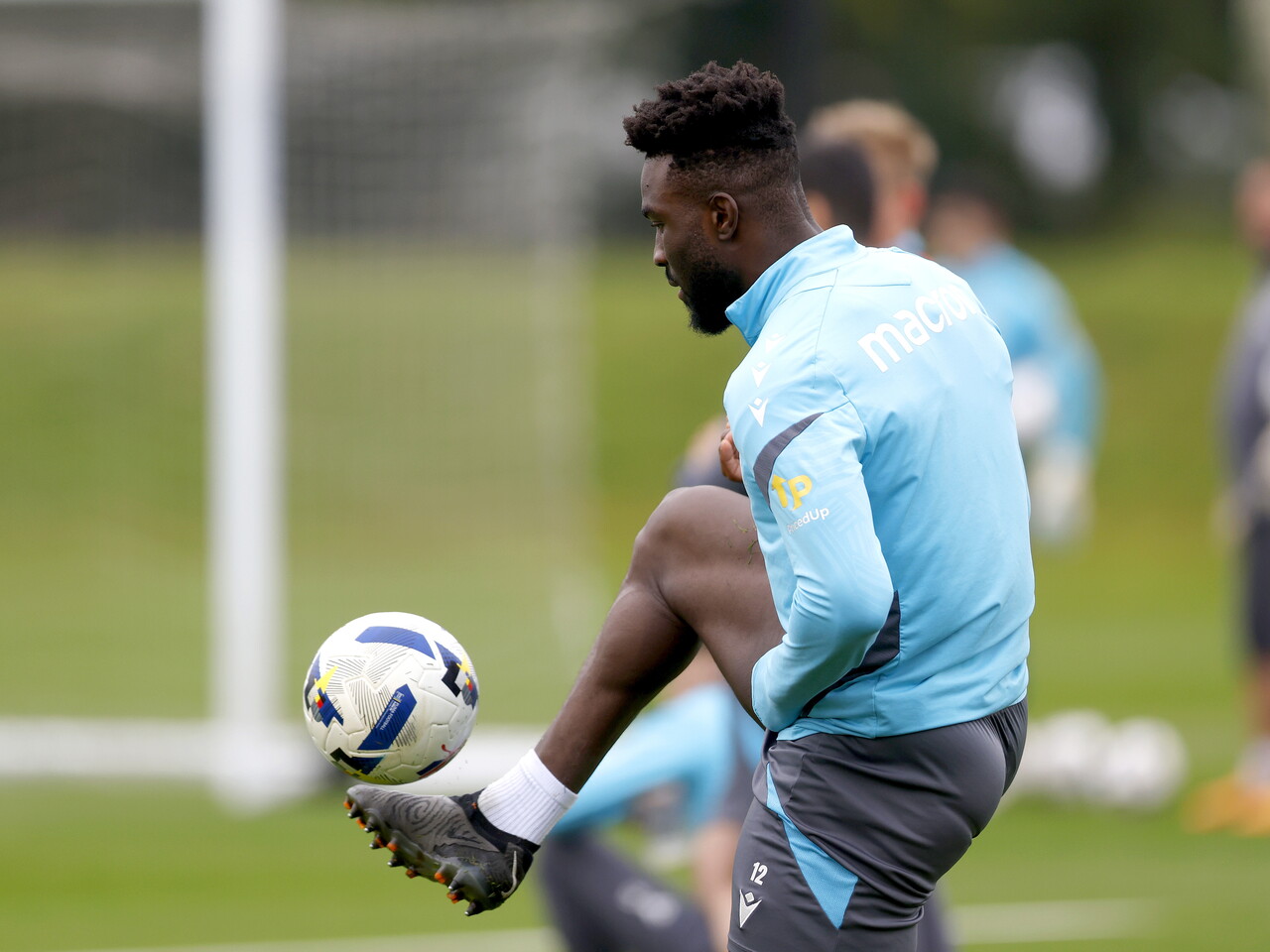 Daryl Dike controlling the ball during a training session