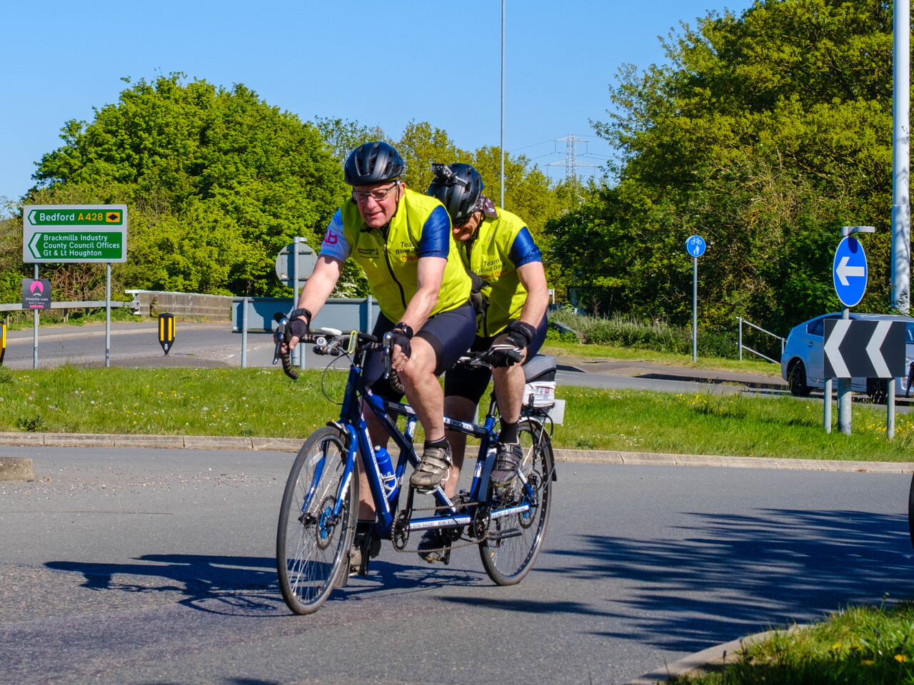 "Blind Dave" Heeley & Steve Dugmore exiting a roundabout