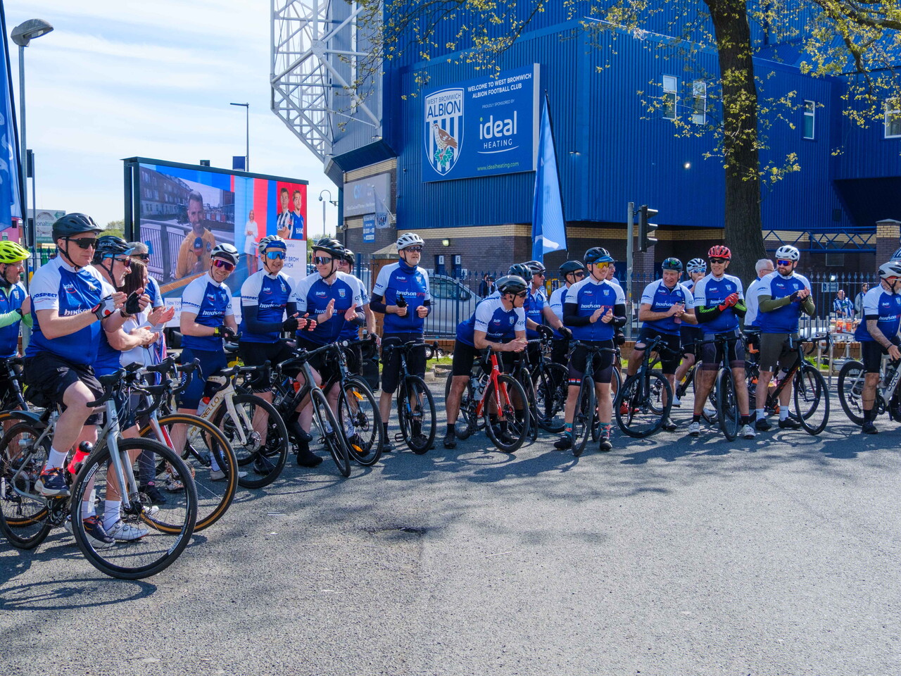 Cyclists lined up in the fanzone.