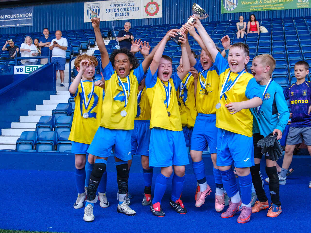 Norton Lindsey Colts lifting the trophy