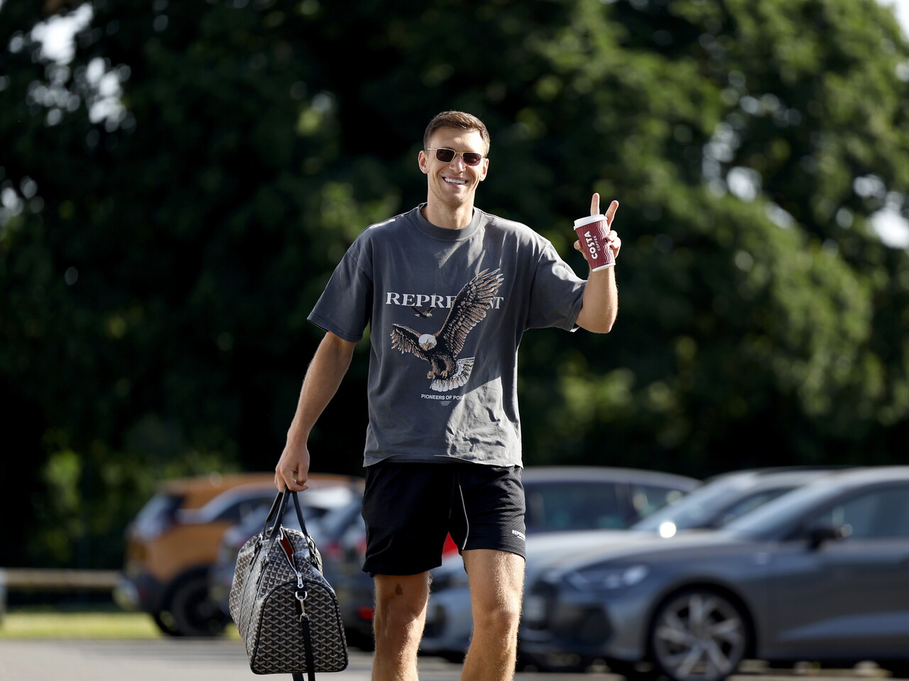 Krystian Bielik reports for pre-season.