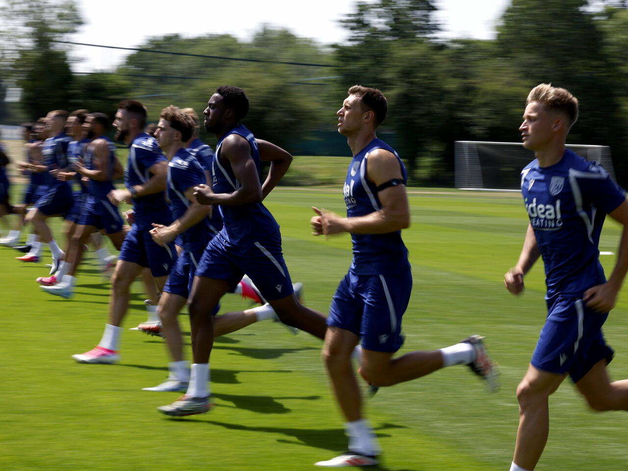 The lads running in pre-season.