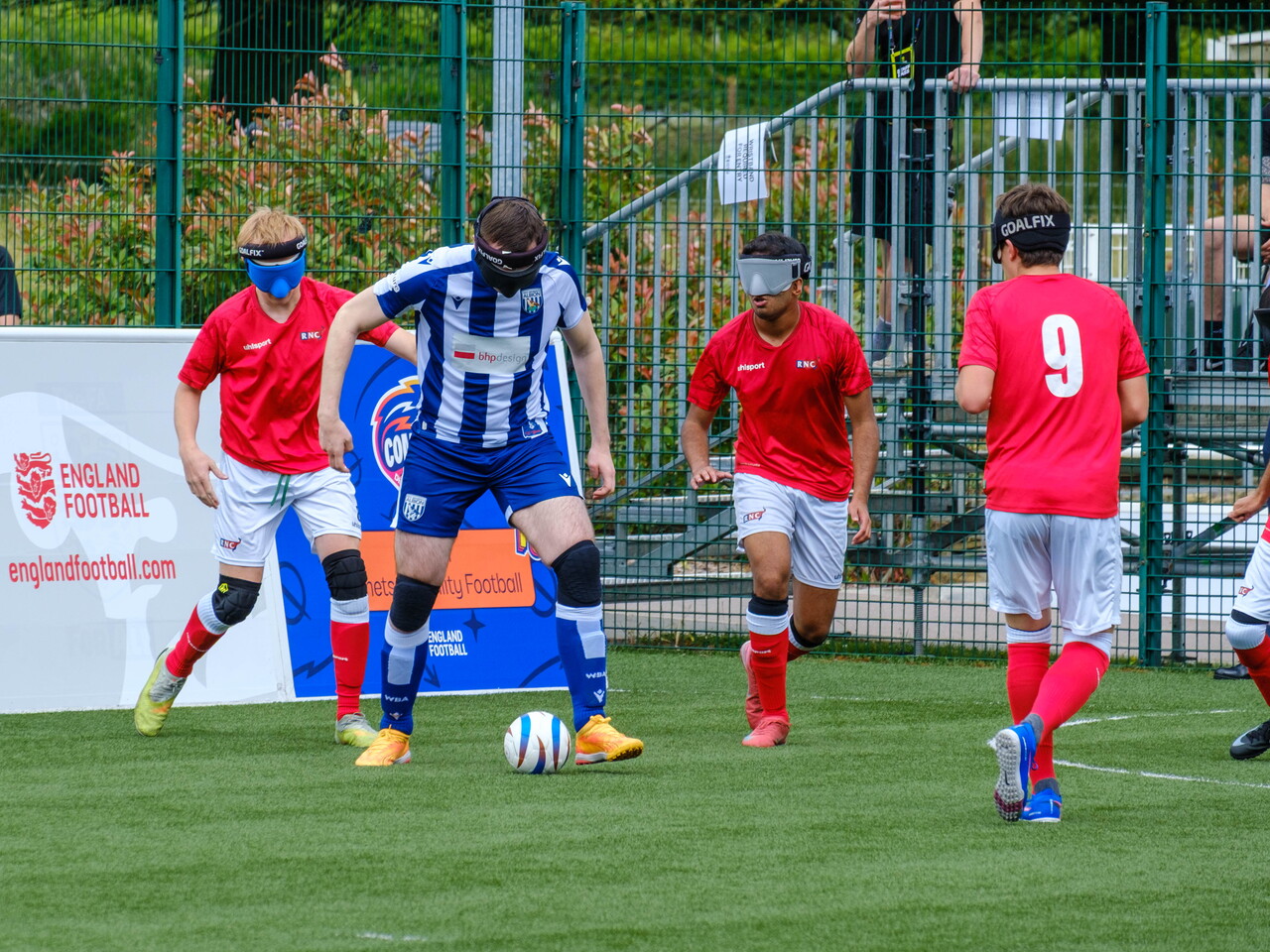 Efe on the ball with four RNC players surround him.