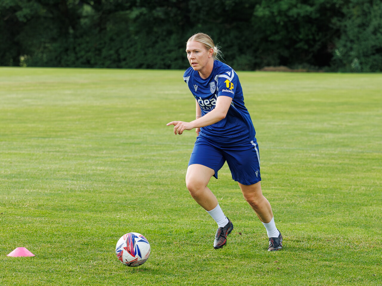 Hannah George on the ball during a training session