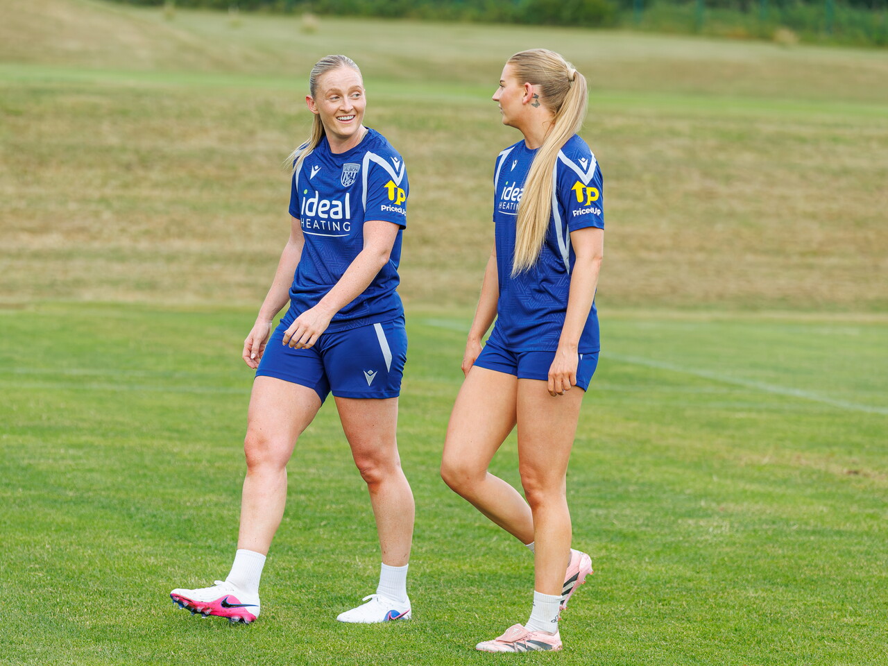 Zoe Creaney and Rhianne Oakley chatting during a training session