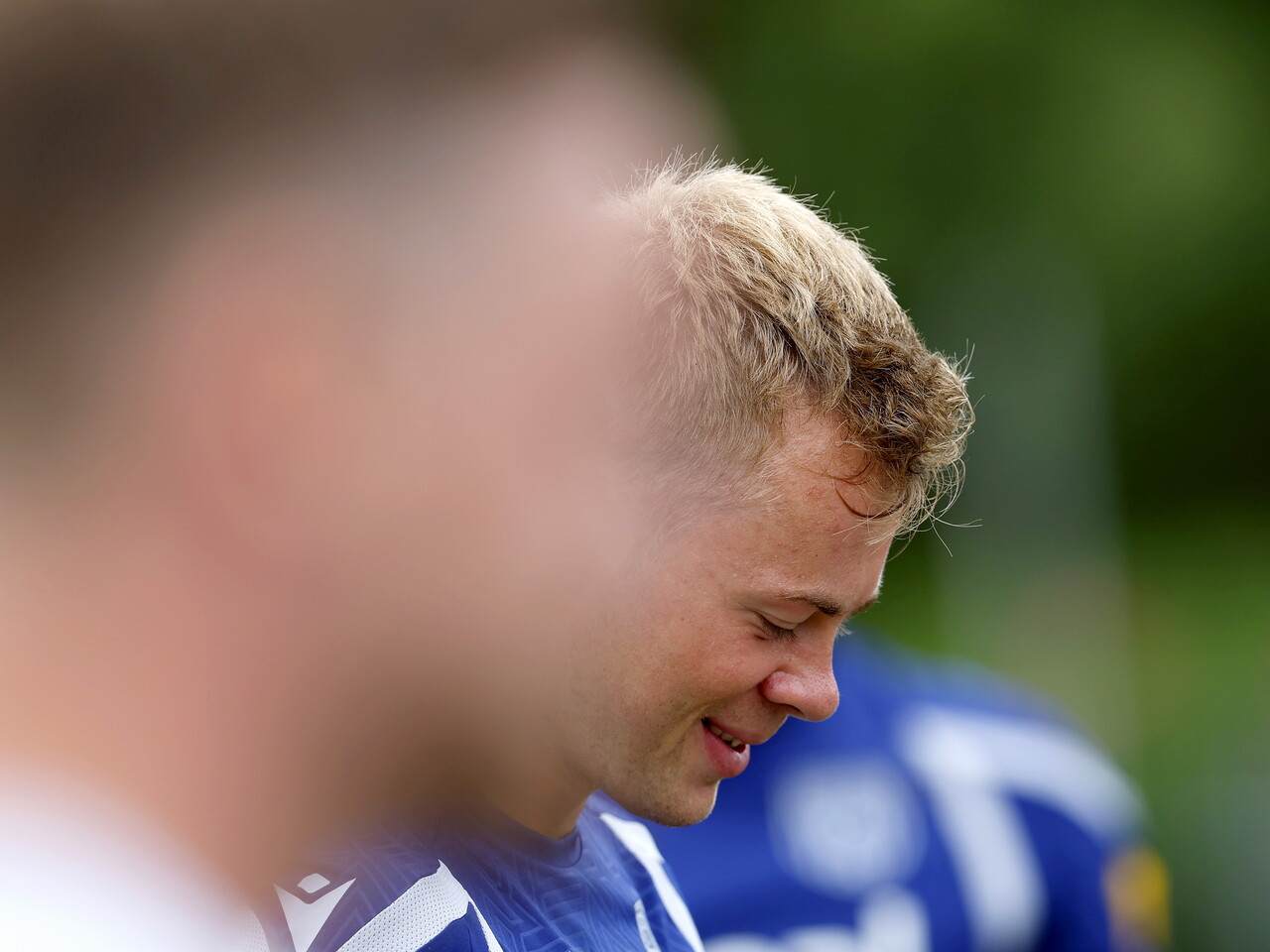 Aune Heggebo smiling on the training pitch in Portugal