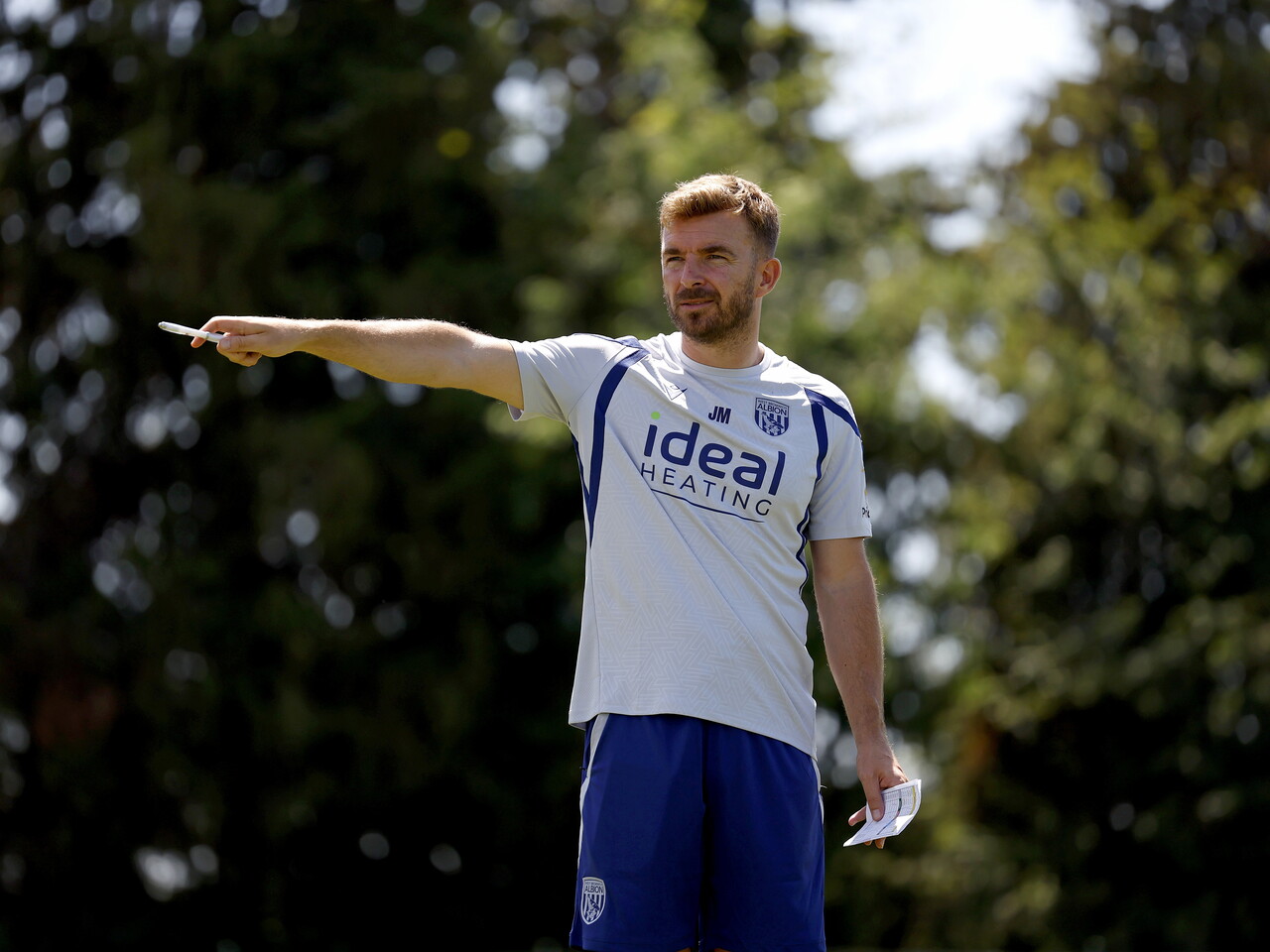James Morrison pointing during a training session