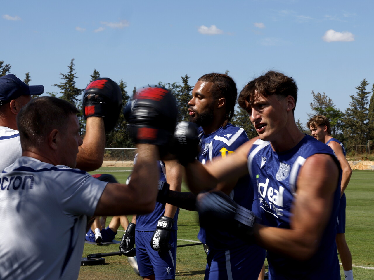 Jamal Mohammed and Barney Stewart boxing on the pads