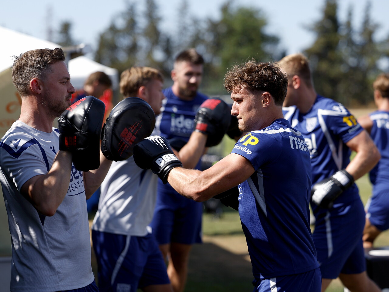 Callum Styles boxing on the pads 