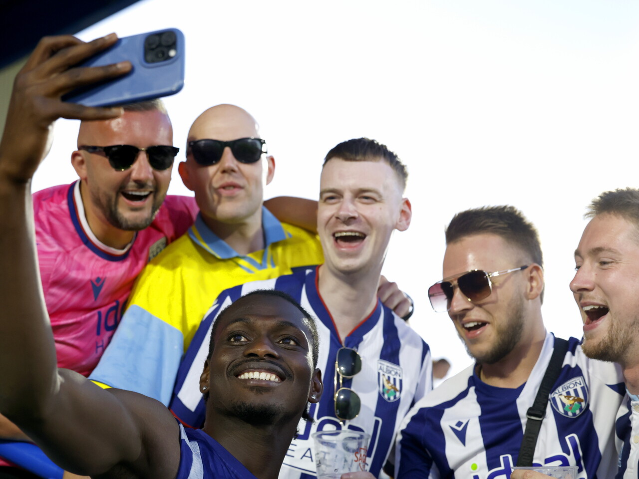 Ousmane Diakité taking a selfie with several WBA fans