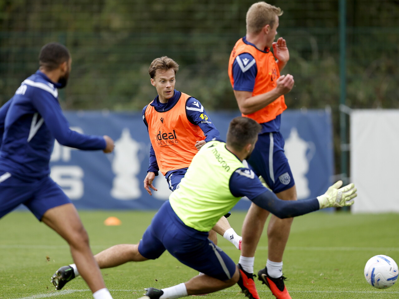 Felix Horn Myhre having a shot in a training session