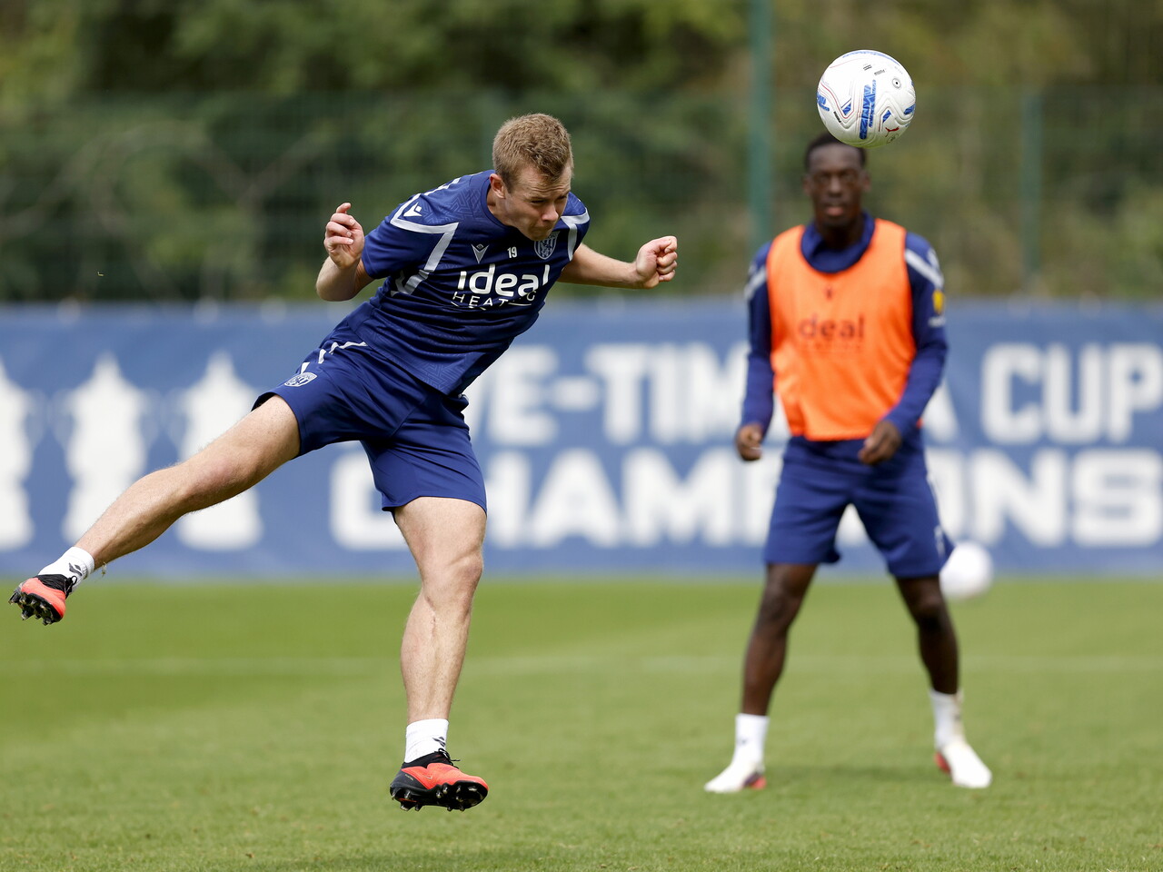 Aune Heggebø heading the ball during a training session
