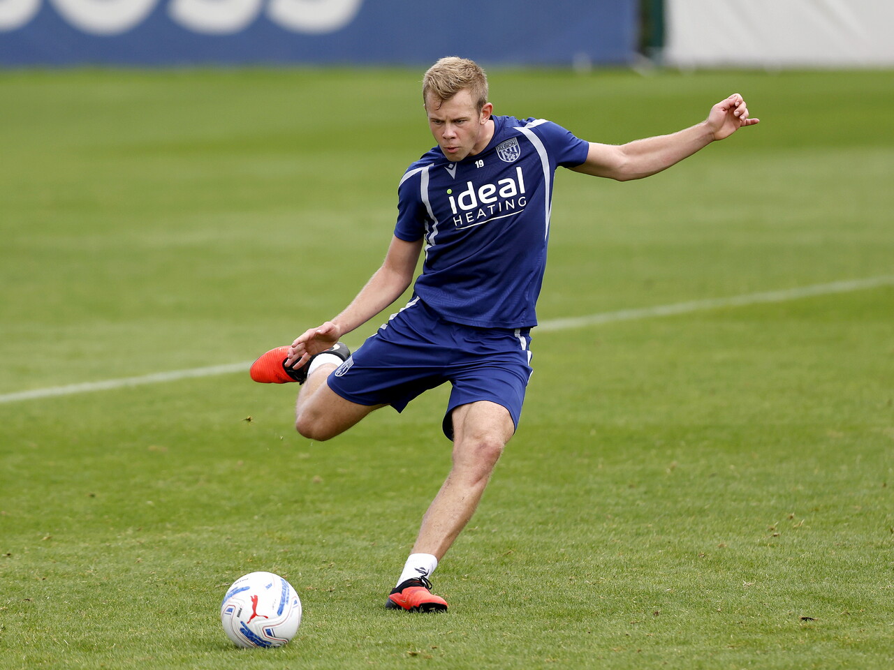 Aune Heggebø taking a shot during a training session