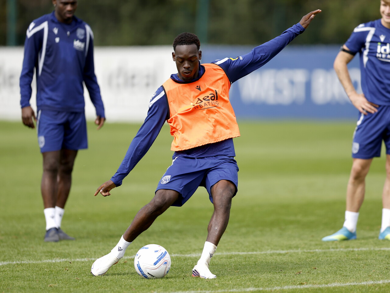 Rabby Nzingoula taking a shot during a training session