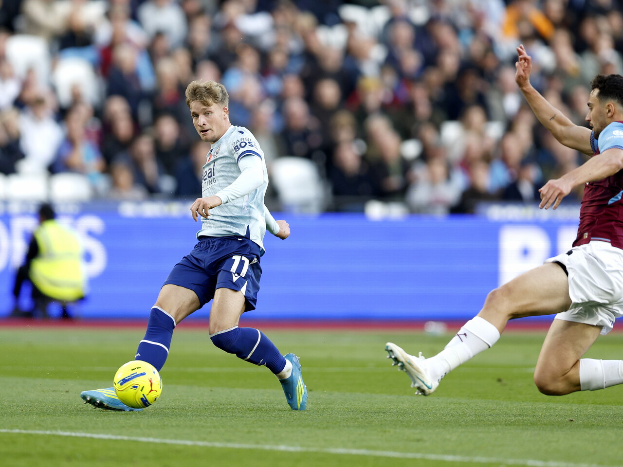 JJ Morgan squares the ball to Felix Horn Myhre
