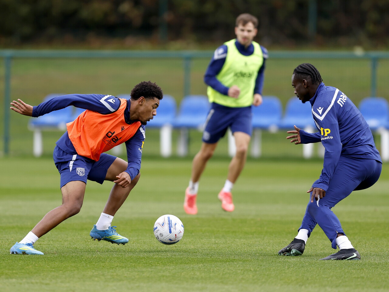 Kareem Tunde taking on Ousmane Diakité in training 