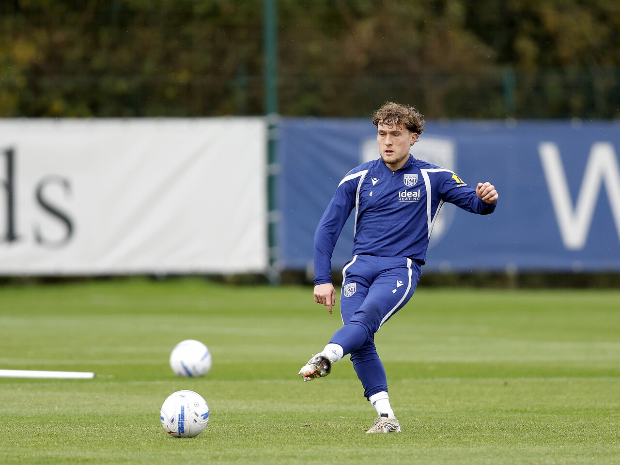 Callum Styles passing the ball in training 