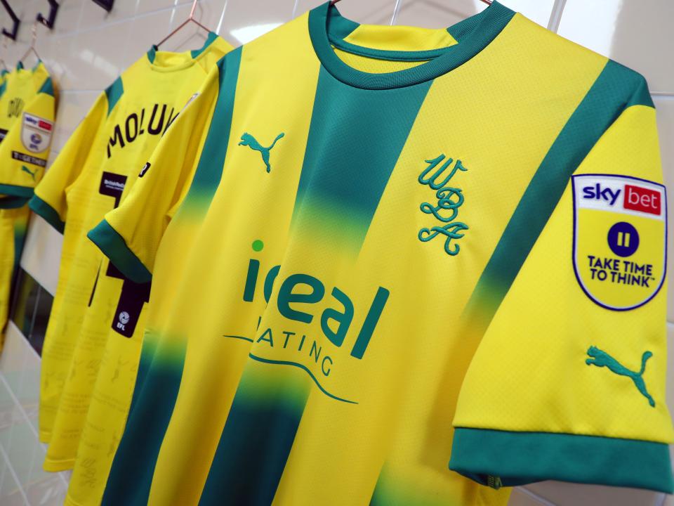 Away shirt 22/23