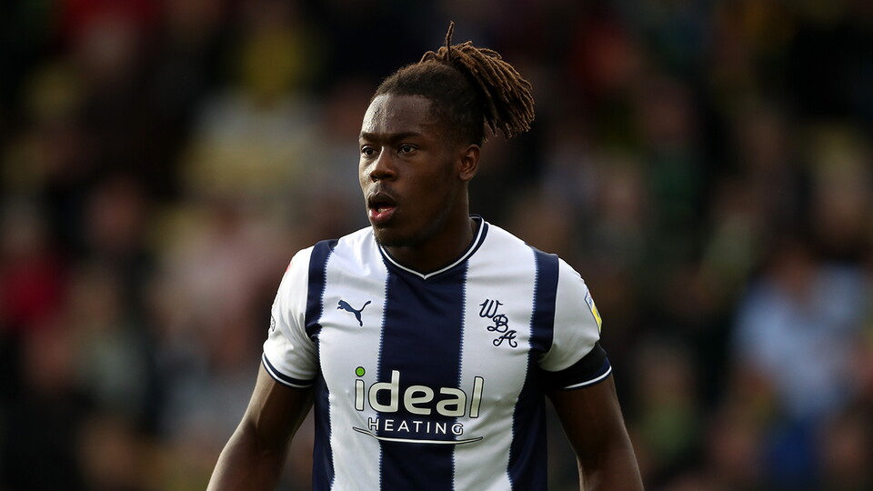 Brandon Thomas-Asante in action against Norwich City