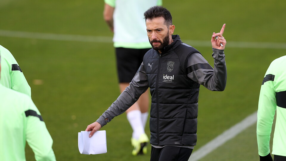 Carlos Corberán in training