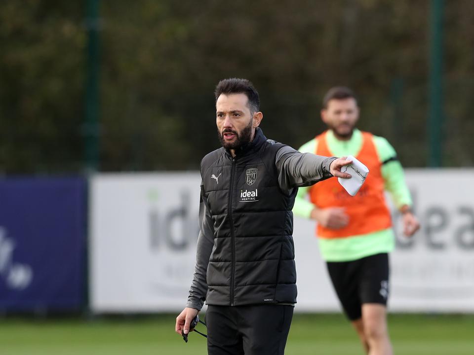 Carlos Corberán in training