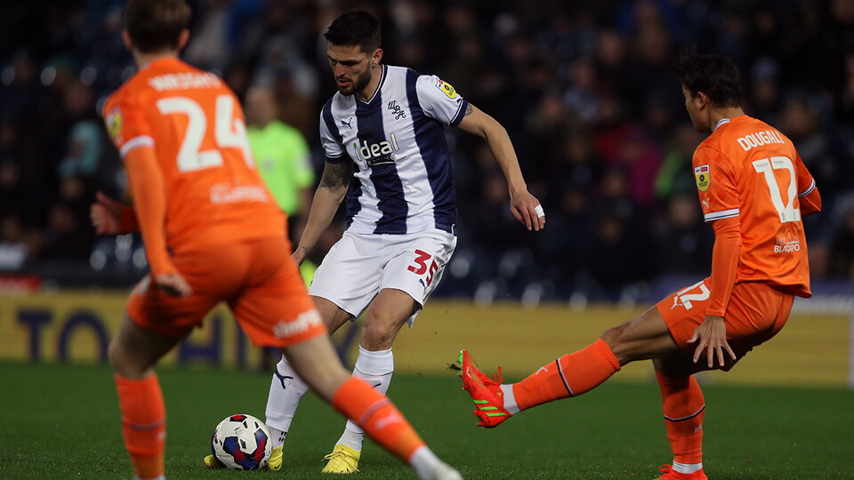 Okay Yokuslu on the ball v Blackpool