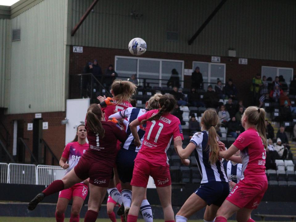 An image of the Albion Women players and Huddersfield players competing for a high ball