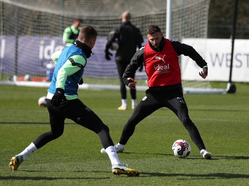 Erik Pieters on the ball in training 