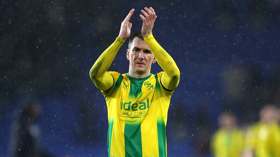 A photo of Jed Wallace applauding away fans after Cardiff City draw