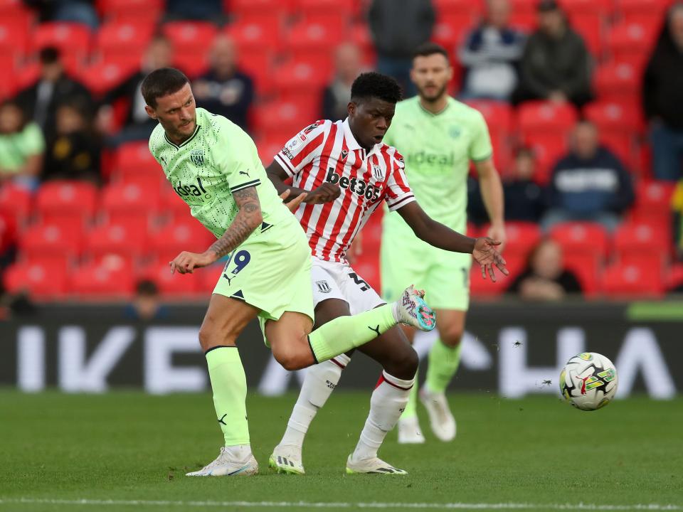 An image of John Swift back-heeling the ball against Stoke